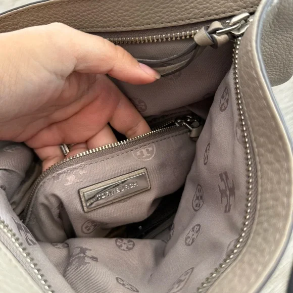 Tory Burch Thea Fold-Over Beige Pebbled Leather Crossbody Bag - Picture 4 of 8